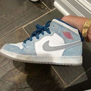Jordan kids retro size 1 blue white